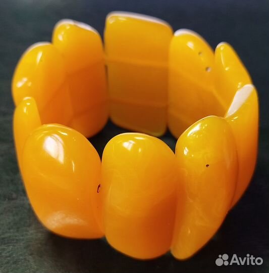 Браслет из бакелита 102 гр. имитация янтаря