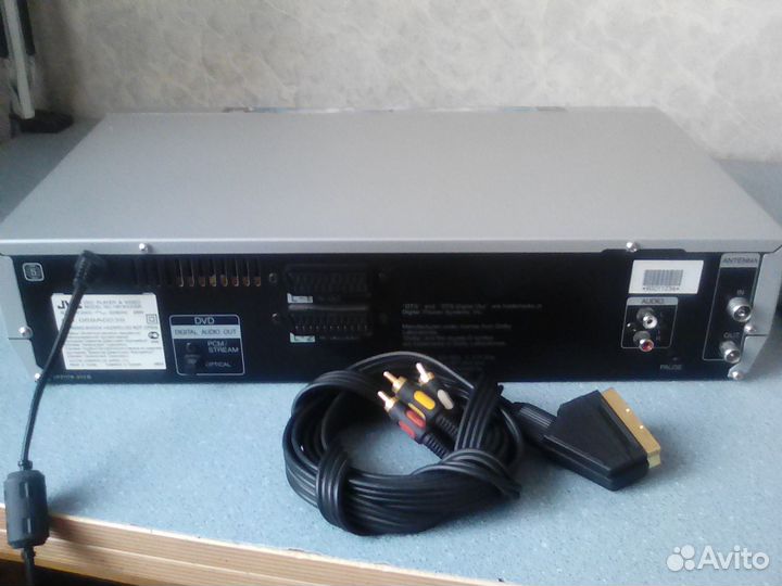 DVD-плеер и VHS-видеомагнитофон JVC