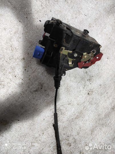 Замок двери передний левый Vag