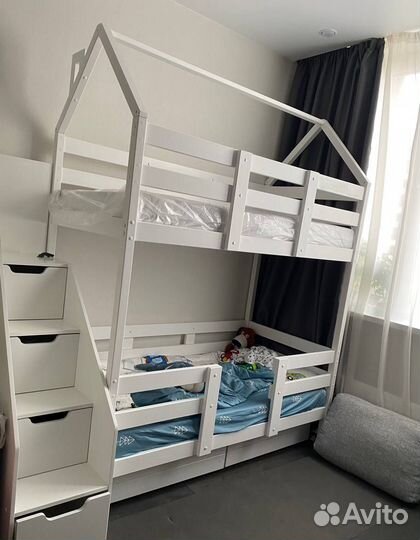 Детская двухъярусная кровать домик с комодом