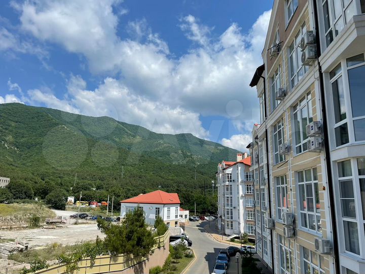 2-к. квартира, 105,3 м², 1/5 эт.