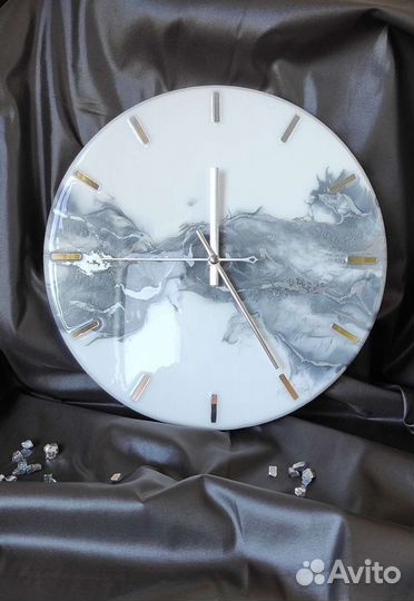 Часы настенные из эпоксидной смолы