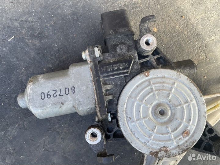 Стеклоподъемник передний левой двери Subaru