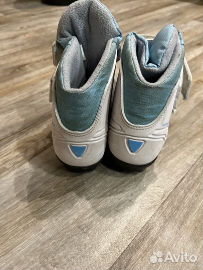 Лыжные ботинки трек 33 р