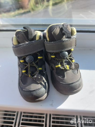 Ботинки на мальчика 23