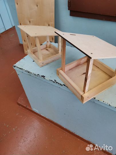 Кормушка для птиц из дерева