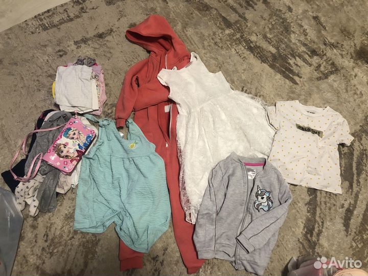 Пакет одежды и обуви на девочку 122