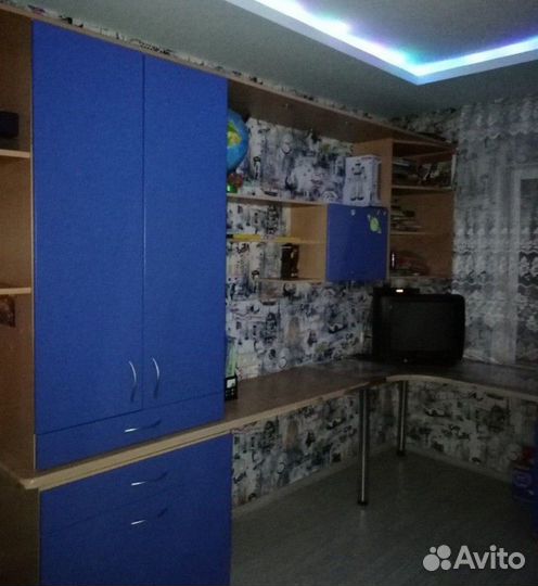 Детская стенка с письменным столом, шкаф