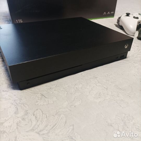 Игровая приставка xbox one x 1 Tb