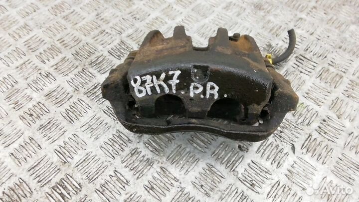 Суппорт передний правый Land Rover SEG500040