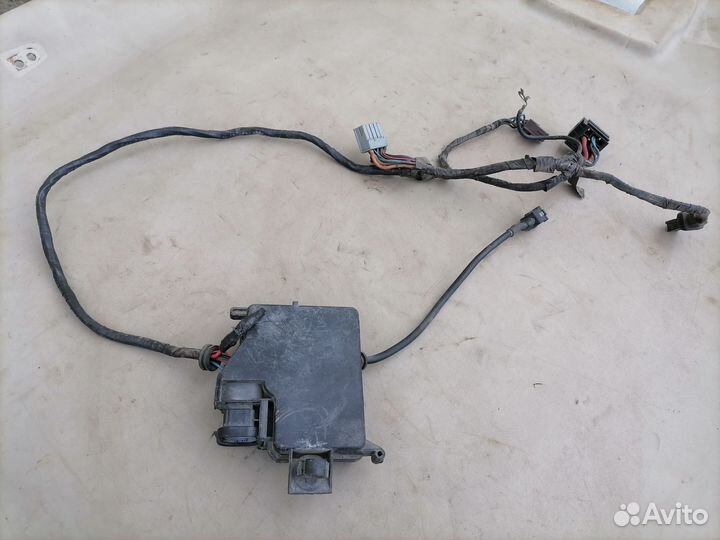 Блок регулятора термостата Renault 19 1992-2002