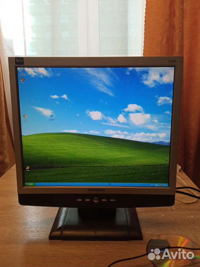 Монитор Hyundai