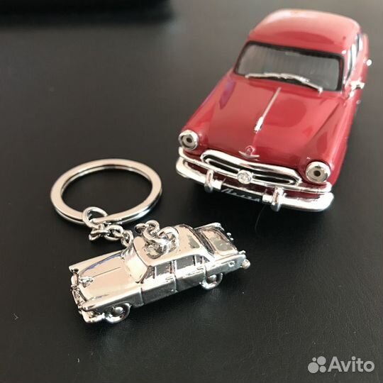 Брелок ретро-автомобиль Газ М21 Волга (хром)