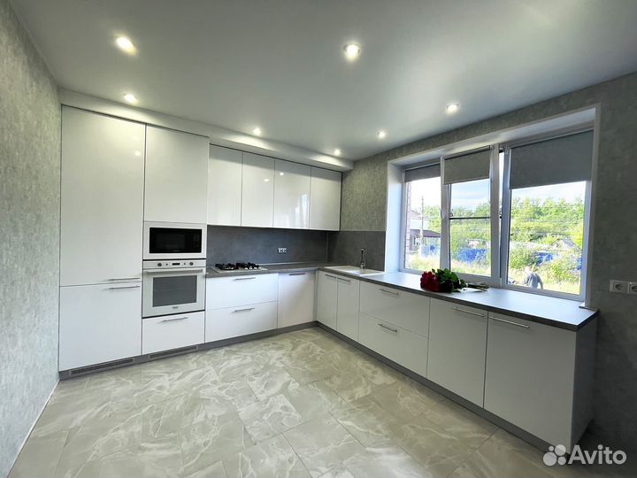 Угловая кухня на заказ. Фабрика в Челябинске