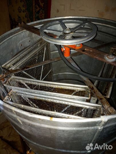 Медогонка 4 рамочная с электроприводом