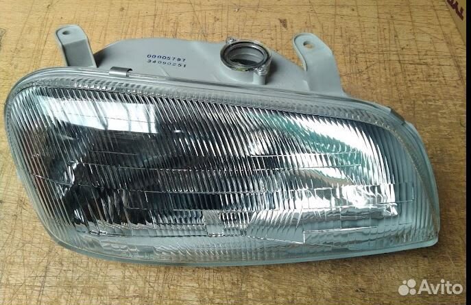 Фара правая toyota RAV4 96-97 механика
