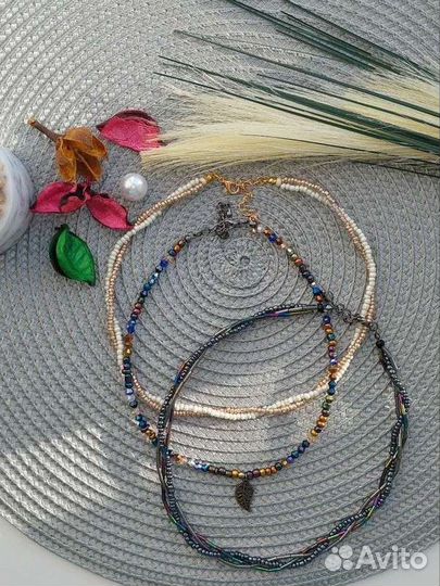 Колье-чокер из бисера и камней
