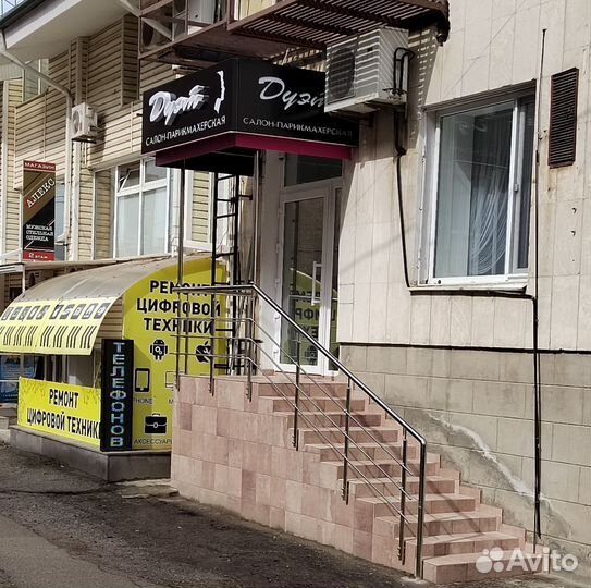 Визажист бровист