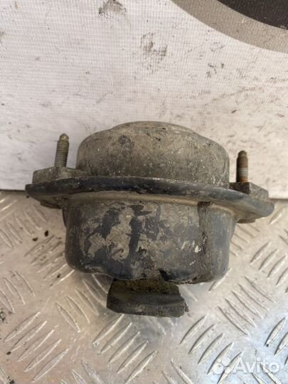 Подушка двигателя Прав. 22116756094 бмв 7 серия