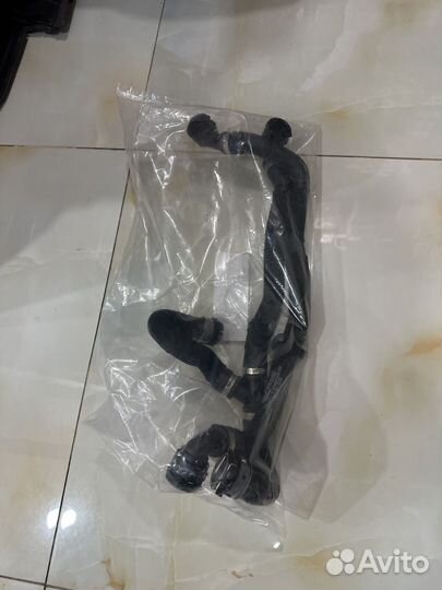 Патрубок системы охлаждения на Mercedes 167