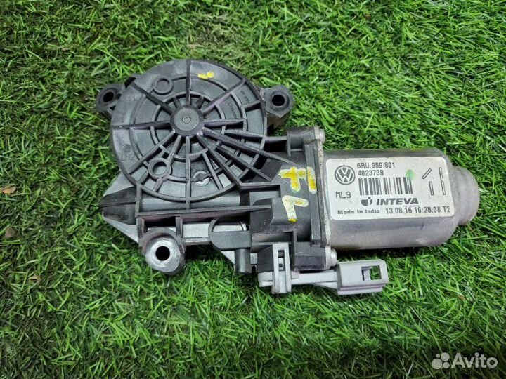 Моторчик стеклоподъемника передний левый