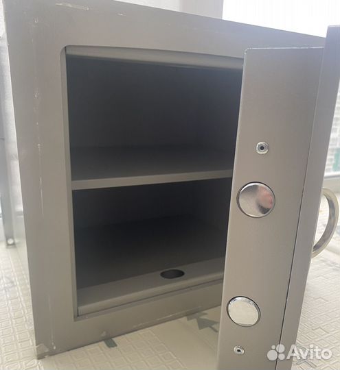 Сейф металлический