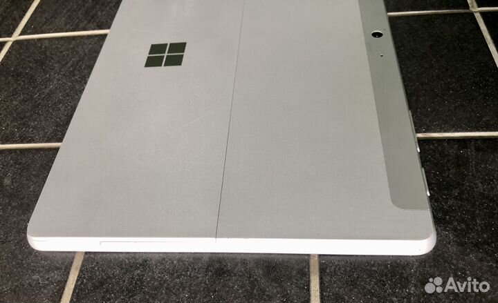 Microsoft surface go 2 /8/128 с дефектом
