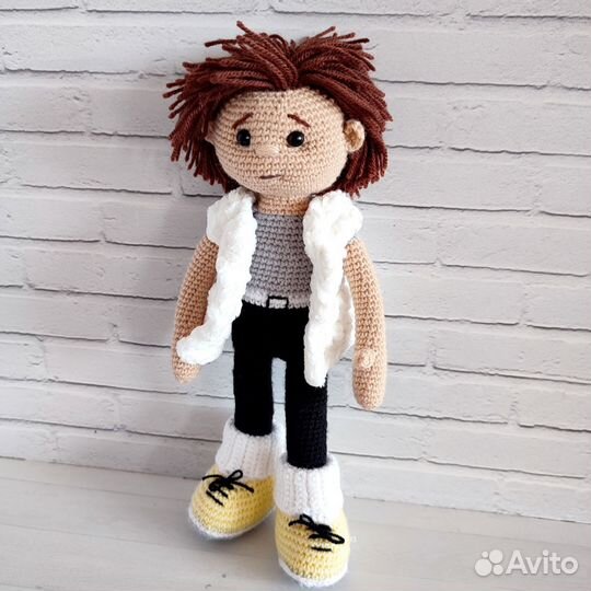 Вязаная кукла ручной работы. Игрушка