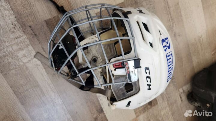 Хоккейные Коньки, нагрудник, краги, шлем, шорты