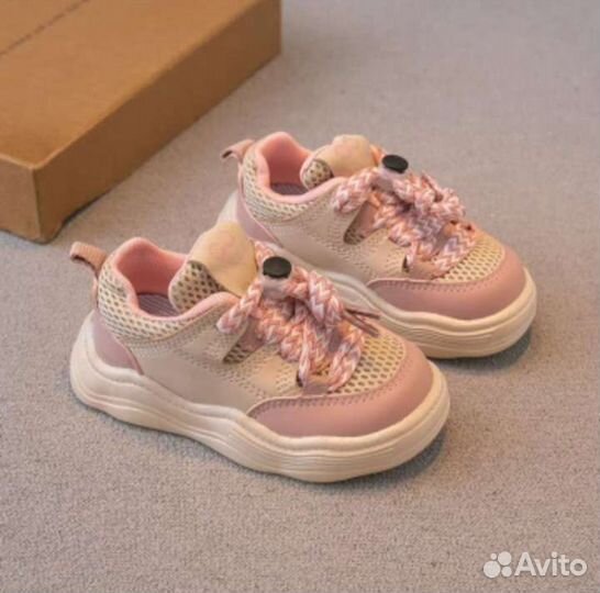 Кроссовки для девочки