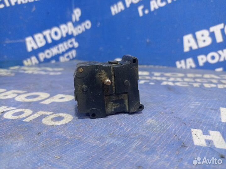 Моторчик заслонок отопителя Audi A8 седан ABZ 1996