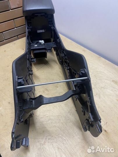 Подлокотник Hyundai Tucson TL 2.0 D4HA 2019