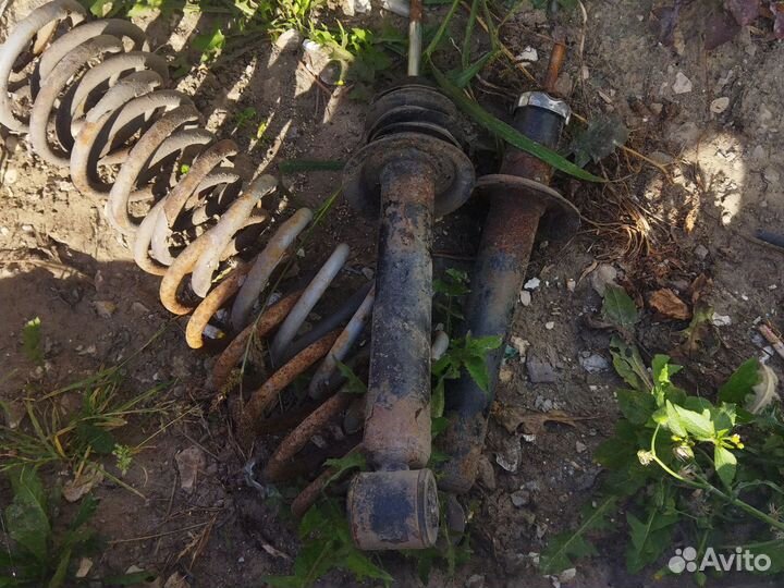 Стойки и пружины задние с приоры универсал б. У