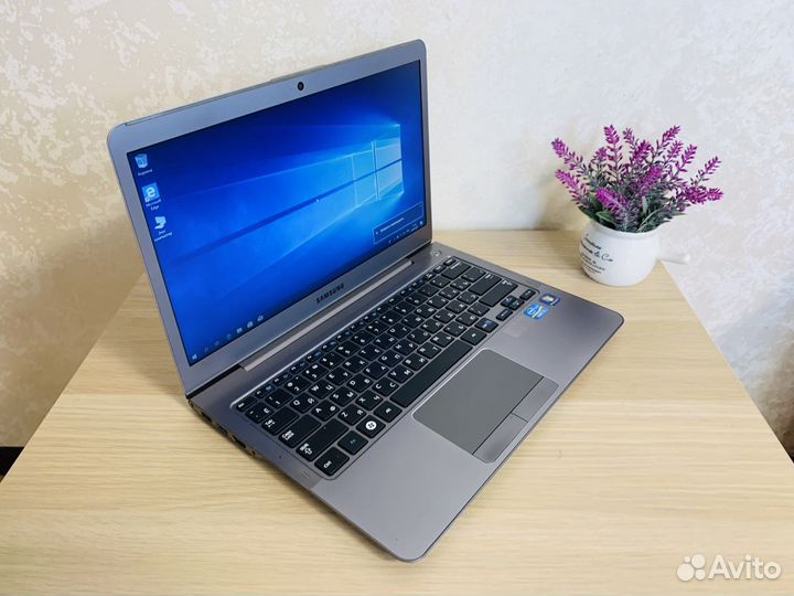 Быстрый, надежный ультрабук Samsung (i5/ssd/8 гб)