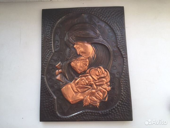 Панно чеканка мама и дочка