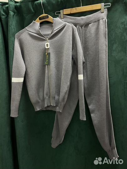 Спортивный костюм женский