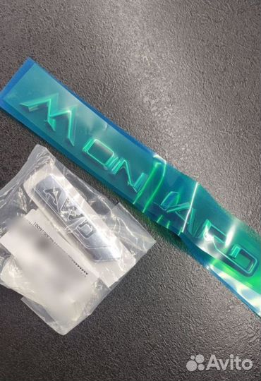 Эмблема, надпись Geely Monjaro