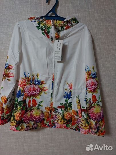 Ветровка женская,50р,белая с цветами