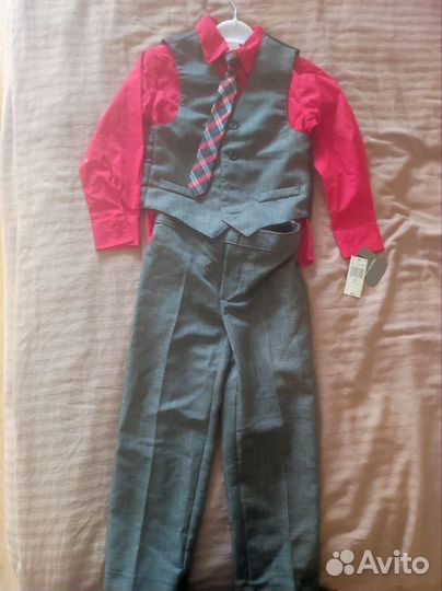 Костюм для мальчика новый 5т
