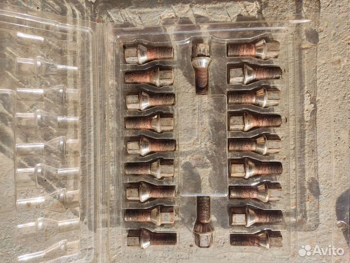 Хромированные болты на VW