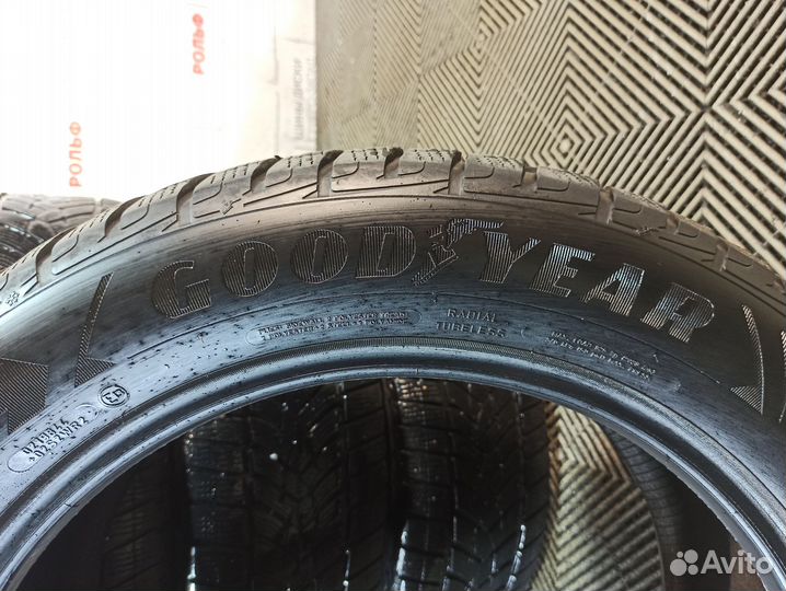 Goodyear UltraGrip Ice 235/55 R19 105T