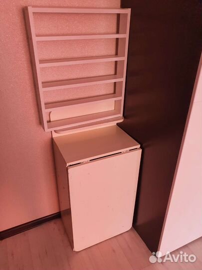 Маникюрный стол складной бу и полка