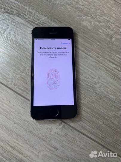 iPhone SE, 64 ГБ