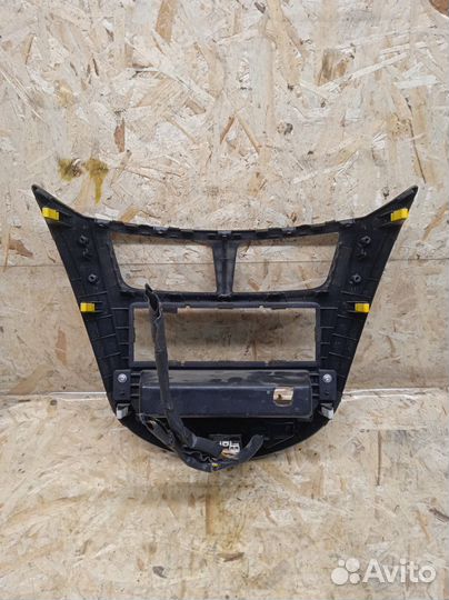 Рамка магнитолы Hyundai Solaris