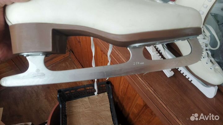 Женские фигурные коньки