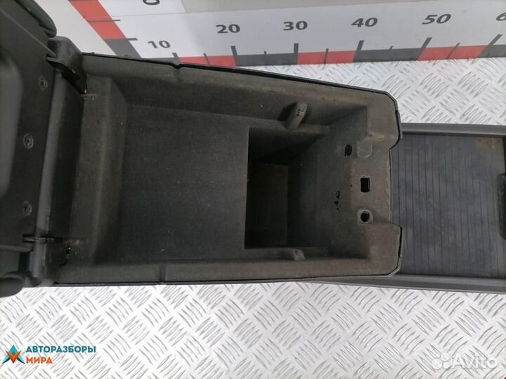Подлокотник Cadillac SRX 2006 89039977