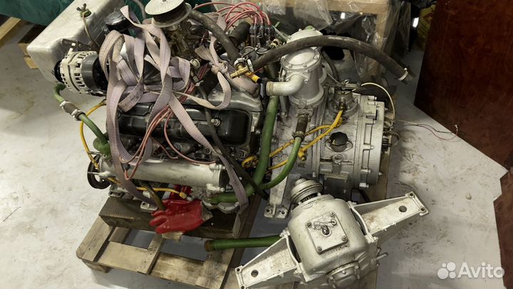 Двигатель от катера Волга на подводных крыльях