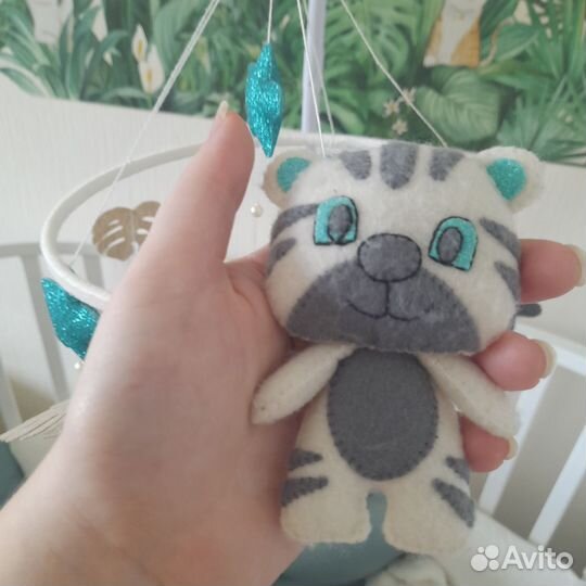 Мобиль на кроватку из фетра с муз.блоком