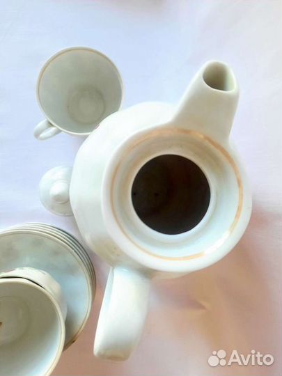 Чайник, чашки для чая, кофе