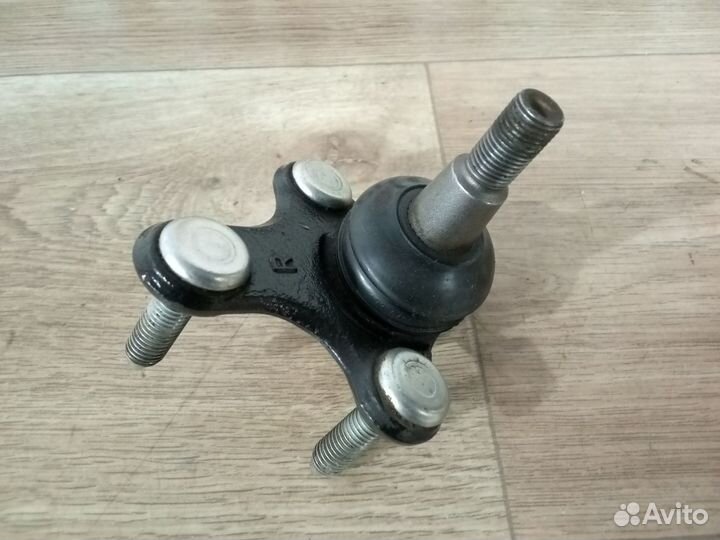 Опора шаровая нижняя передняя правая VW Jetta сед